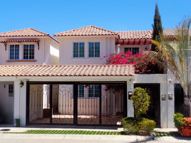 Venta de casa en Privada Rincón Colonial, Zona La Conquista, Culiacán, Sinaloa