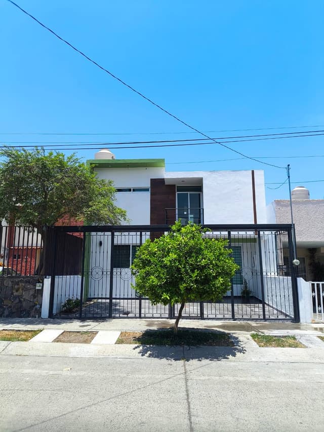 Casa Remodelada en Col La estancia, Zapopan; Jal.