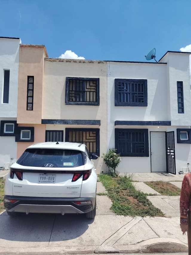 Casa coto Montebello aguascalientes, 2 plantas, 2recamaras ph, 1 en pb, remodelada, junto área común, cerca 3er anillo,