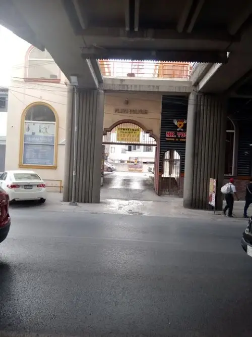 RENTA DE LOCALES SOBRE AVE. SIMON BOLIVAR