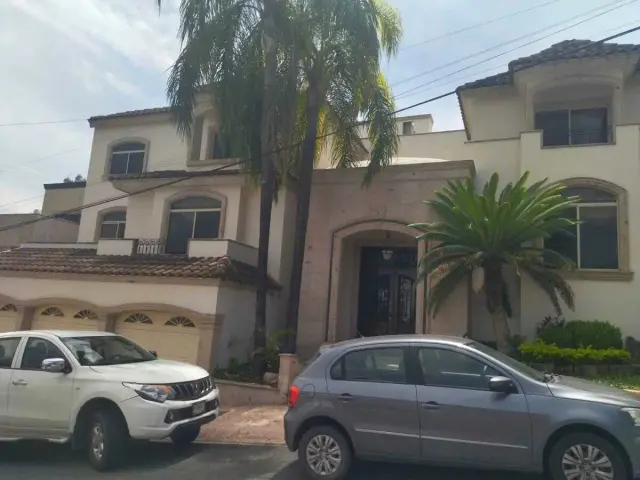 Casa en Venta en Las Cumbres, Monterrey, Nuevo León