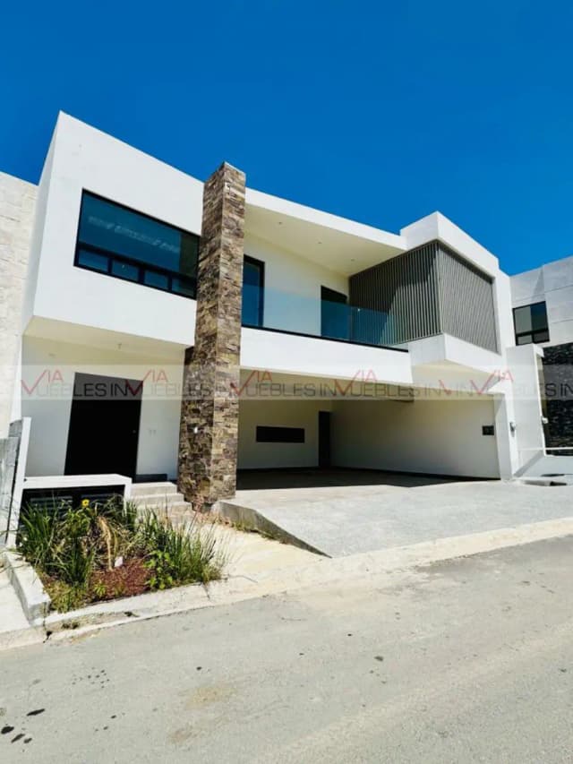 Casa en Venta en Bosques de las Misiones Sector Encino, Santiago, Nuevo León