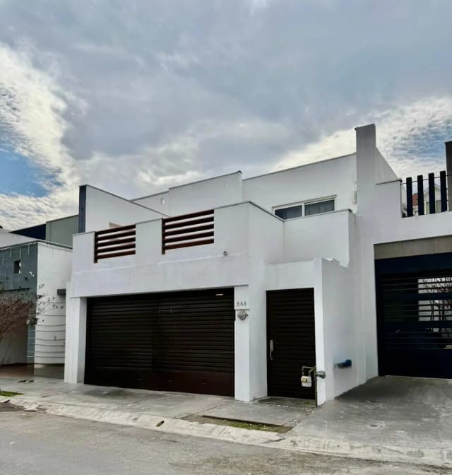 Casa en Venta en Puerta de Hierro, Monterrey, Nuevo León