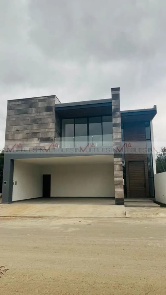 Casa en Venta en Yerbaniz, Santiago, Nuevo León