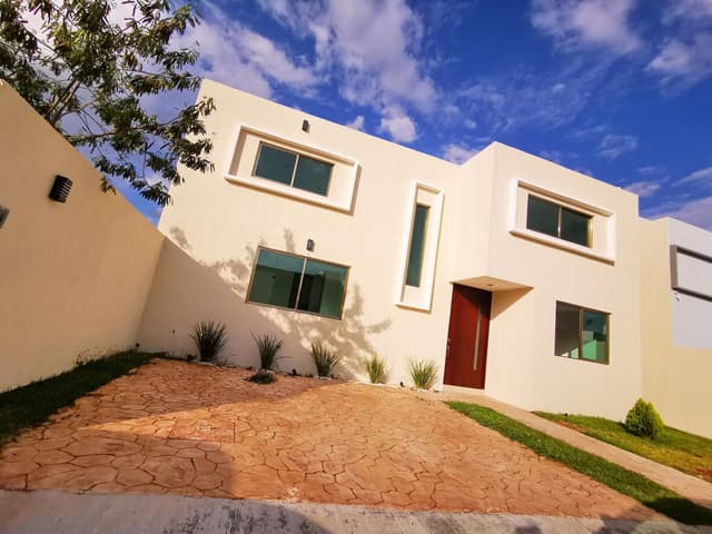 Cuatro recámaras, entrega inmediata, muy amplia y funcional