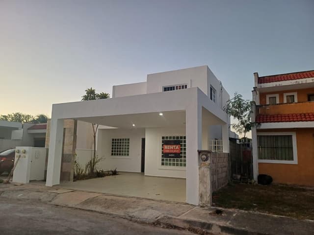 Casa en renta en Las Americas, 4 recámaras, remodelada