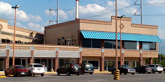 Locales en Renta - Plaza Las Puentes San Nicolas