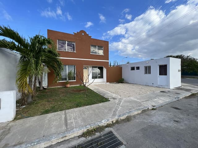 casa en venta en esquina- piscina, cerca del Animaya- dos pisos y gran terreno-