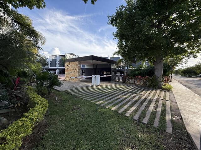 casa en renta en merida- dos habitaciones más piscina