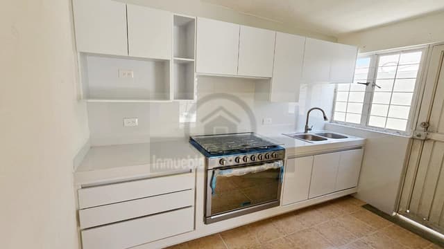 CASA OFICINA O HABITACIONAL EN RENTA A 4 MINS DEL TEC 1 PLANTA RECIEN REMODELADA LA FLORIDA MONTERREY NL