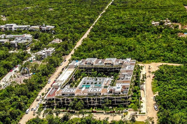 Escape con Estilo: Departamento de 1 Recámara con Terraza Expansiva y Solárium en Tulum