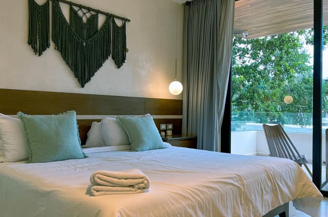 Vida Versátil: Departamento de 2 Habitaciones con Lock-Off y Balcón en Tulum