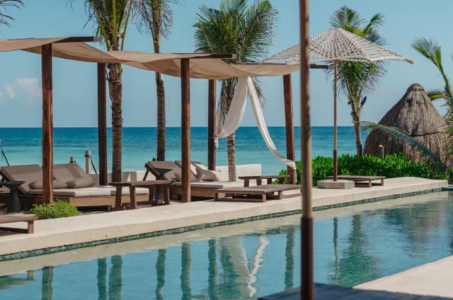 Invierte en Serenidad: Lotes en Tulum con Casa Club, Alberca y Más