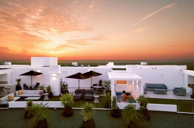 Lujosa Unidad de 3 Recámaras con Terraza, Cerca de Alberca Semi-Olímpica y Canchas de Tenis