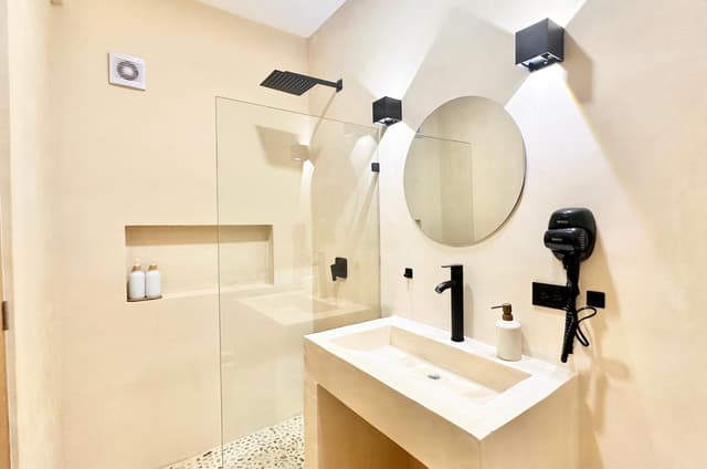 Vida de Lujo – Apartamento de 3 Habitaciones con Terraza Privada y Alberca de Chapoteo