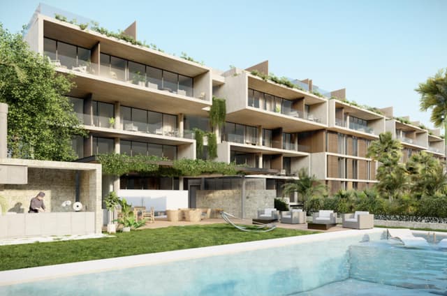 Vive el paraíso: Amplio apartamento de 4 habitaciones con terraza y acceso a playas privadas