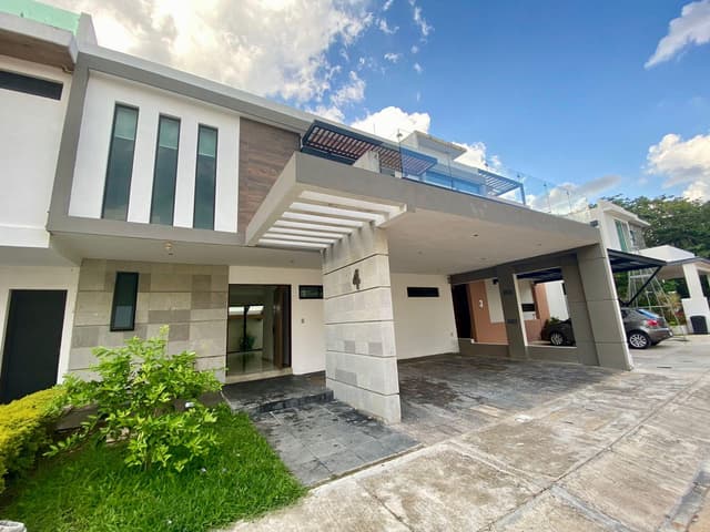 VENTA CASA EN ARBOLADA AV HUAYACAN