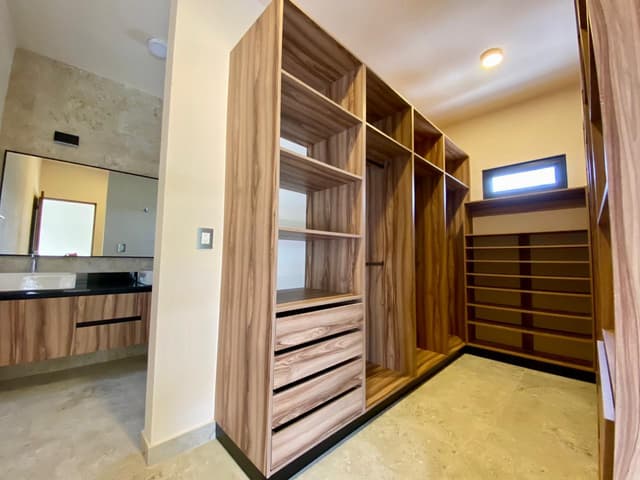 VENTA CASA HERMOSA EN VIA CUMBRES AV HUAYACAN