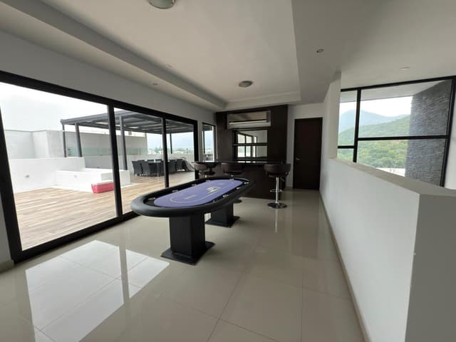 CASA EN VENTA CARRETERA NACIONAL CAROLCO