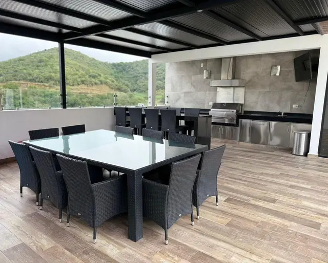 CASA EN VENTA CARRETERA NACIONAL CAROLCO