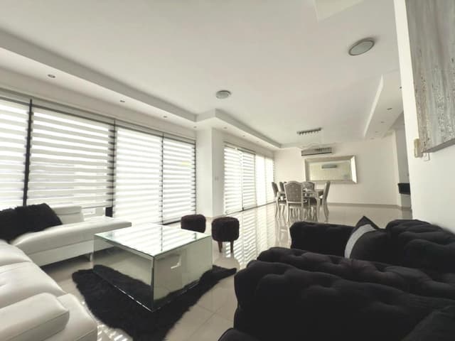 CASA EN VENTA CARRETERA NACIONAL CAROLCO