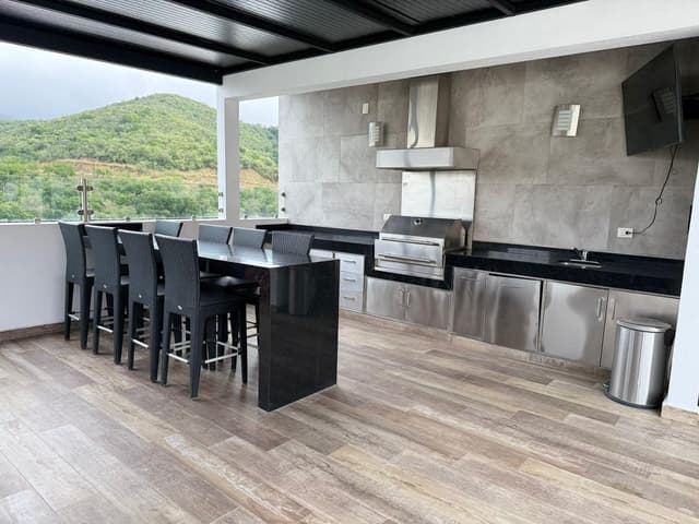 CASA EN VENTA CARRETERA NACIONAL CAROLCO