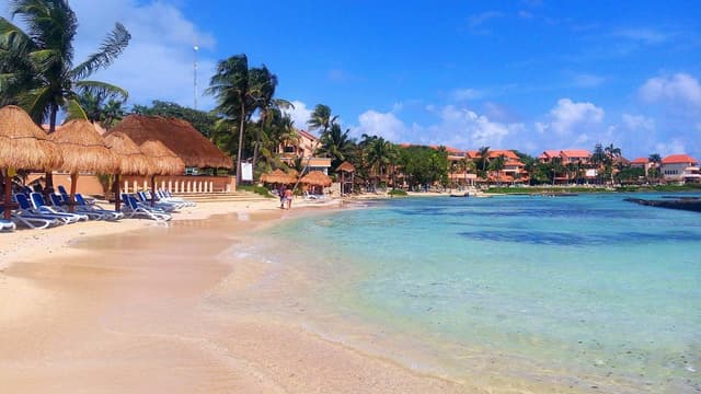 Vivienda de 3 Recámaras en Planta Baja con Patio y Vistas Increíbles al Jardín