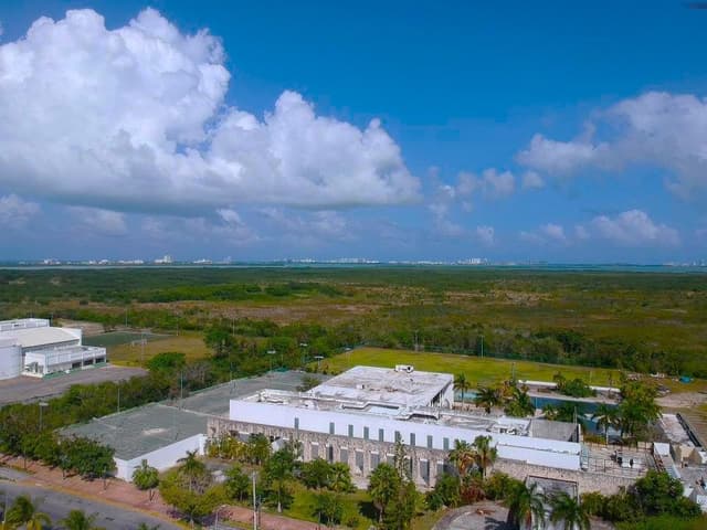 Disfruta del Lujo y la Comodidad en Cancún: Departamento 2BR con Terraza Privada