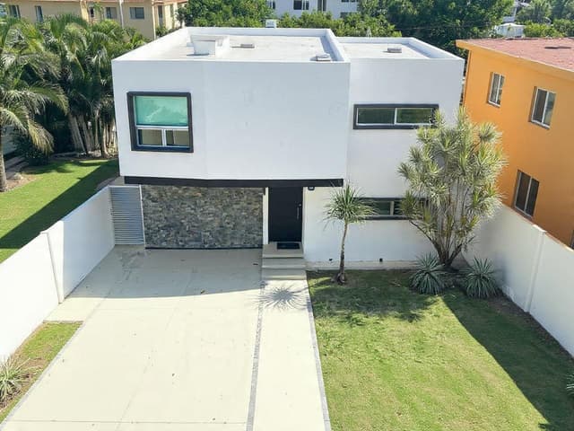 Casa en Venta en Playa Magna con 3 Recámaras y Alberca privada en Playa del Carmen