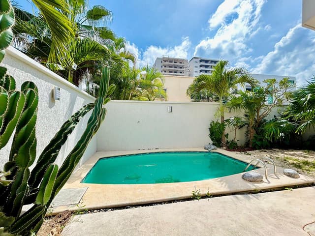 RENTA CASA EN SM 12 ISLA BLANCA MUY CENTRICA