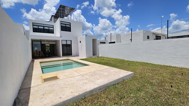casa en venta en merida, con paneles solares- 3 habitaciones