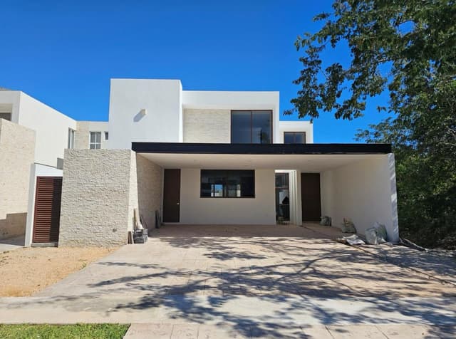 Casa en Venta en Parque Natura ¡De dos plantas con piscina!