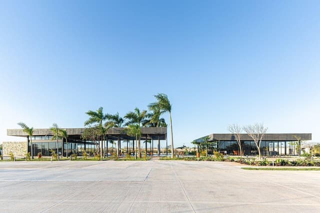 Casa en Venta en Privada Tamora ¡De dos plantas con piscina!