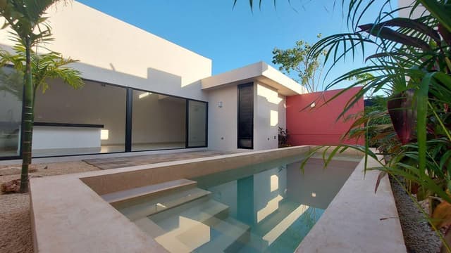 Casa en venta de UNA PLANTA con dos recámaras y alberca| Entrega inmediata
