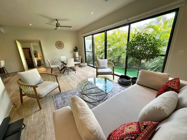 VENTA CASA AMUEBLADA Y EQUIPADA EN ARBOLADA RESIDENCIAL AV HUAYACAN