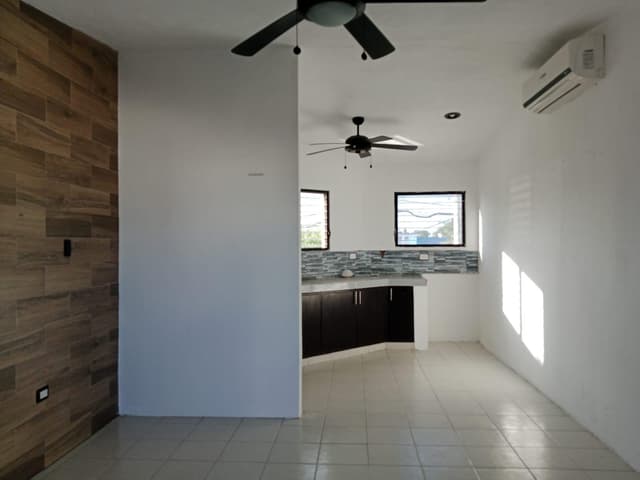 En venta, casa en esquina en Leandro Valle