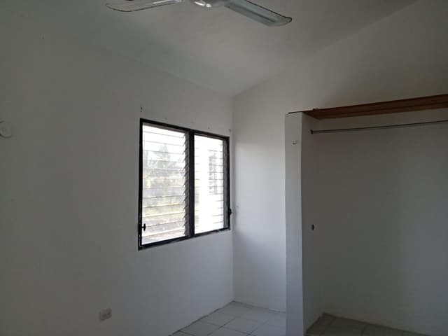 En venta, casa en esquina en Leandro Valle