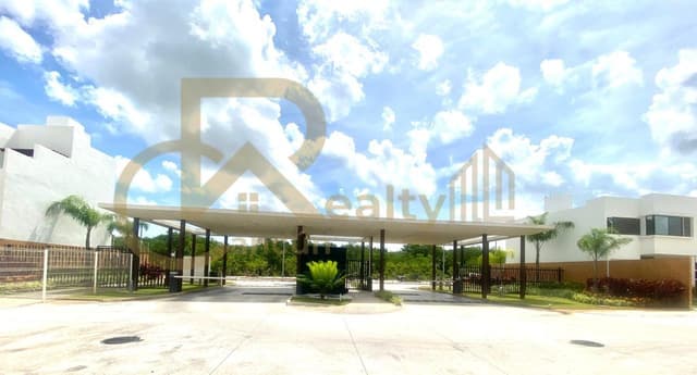 VENTA HERMOSA CASA SIN MUEBLES PRIVADA EXCLUSIVA CON AMENIDADES EN AV HUAYACAN