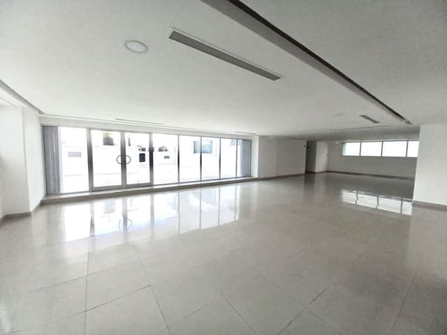 VENTA DEPARTAMENTO EQUIPADO Y AMUEBLADO EN MALECON AMERICAS CANCUN QROO