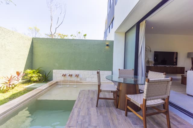 Villa con 3 recámaras, alberca y rooftop en Temozón Norte