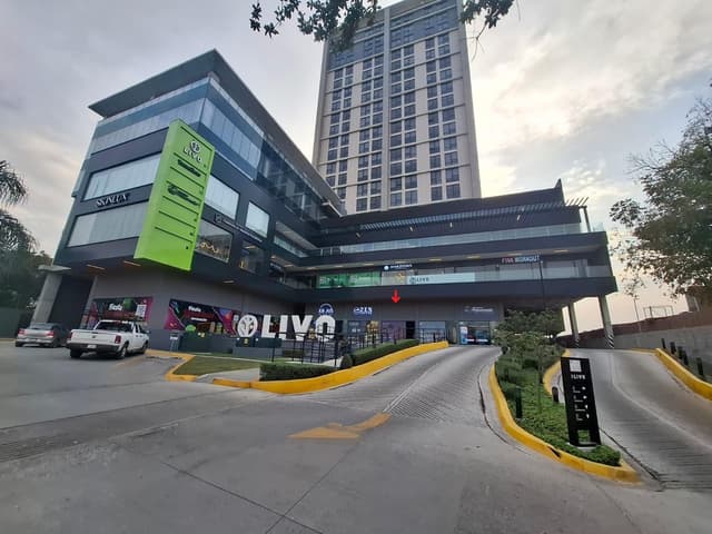 LOCAL EN RENTA ZONA SUR DE MONTERREY, PLANTA BAJA TORRE LIVO