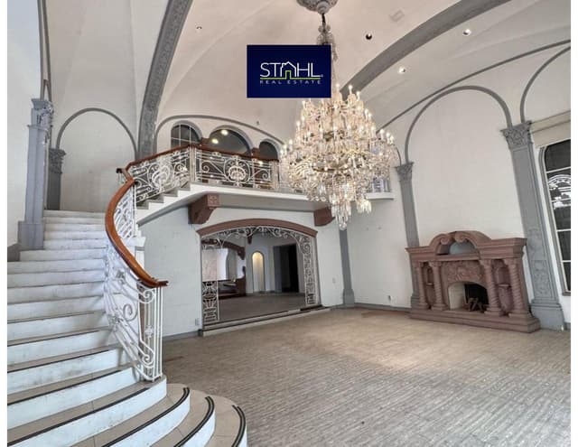 CASA ESTILO PORFIRIANA CON USO SUELO COMERCIAL