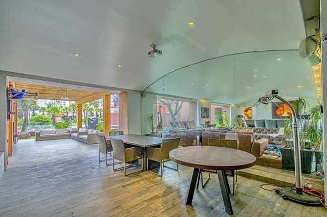 Casa en condominio en venta en Hacienda de las Palmas, Interlomas, jardín, terraza, cto servicio, y más