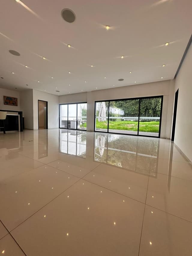 Casa en venta en Lomas de Tecamachalco, balcón, cto de servicio, jardín