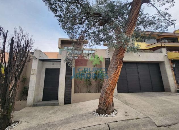 Casa en Jardines en la Montaña