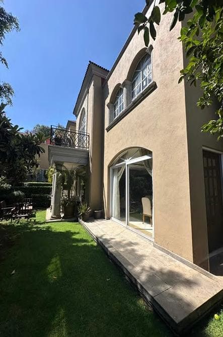 Casa en condominio en venta en Bosques de las Lomas, jardín, seguridad, cto servicio