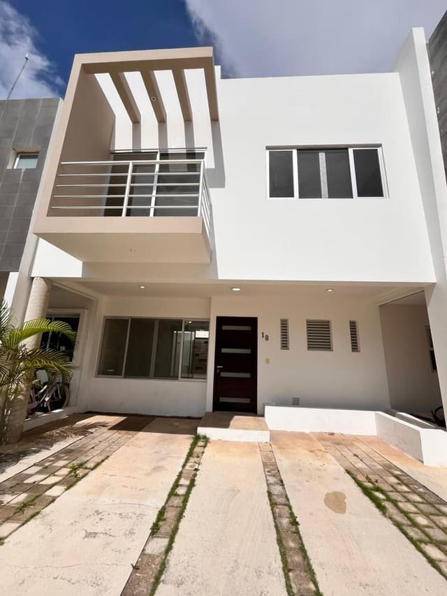 CASA EN RENTA ARBOLADA