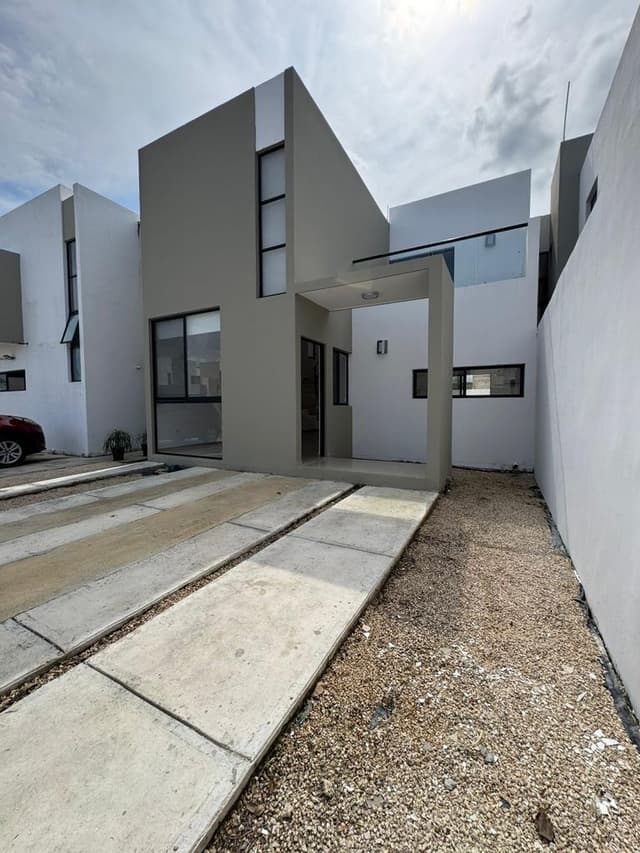 casa en renta en merida- residencial Floresta- 3 habits