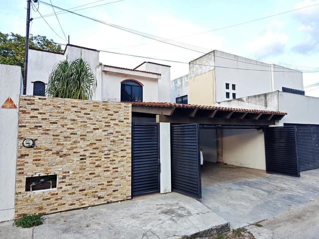 Casa 3 recámaras, piscina, jardín, cochera techada