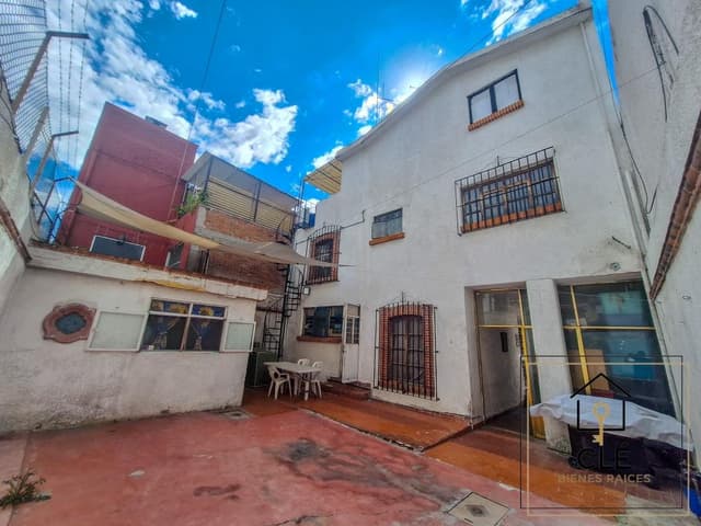 Plaza Rio Tamiahuac, Col. Paseos de Churubusco. 4 Recámaras, amplio patio